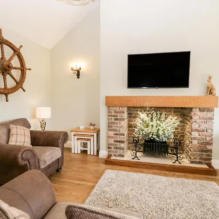 Prázdninový dům Shipswheel At Broadings Farm